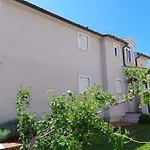 Appartement 2 *