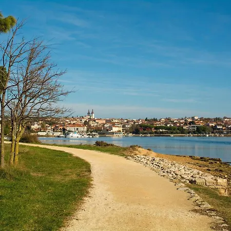 2 아파트 Ližnjan