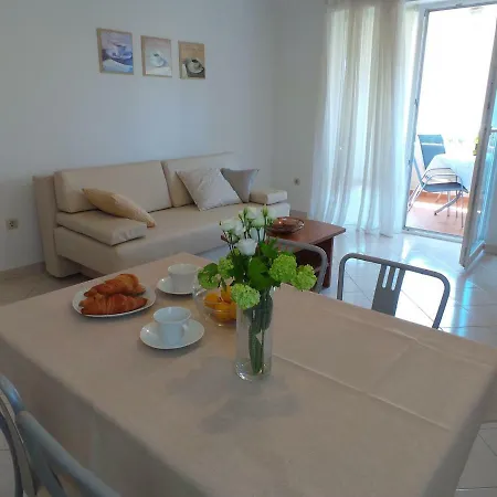 2 Apartment *